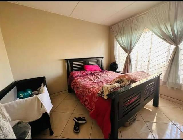 2 BEDROOM TOWNHOUSE FOR SALE IN MONDEOR